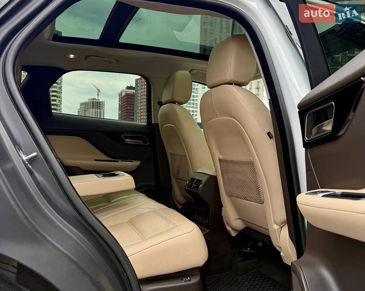 2017 Jaguar F-Pace - мініатюра 40