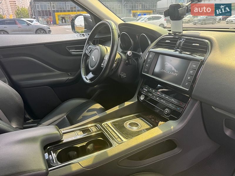 Внедорожник / Кроссовер Jaguar F-Pace 2017 в Киеве