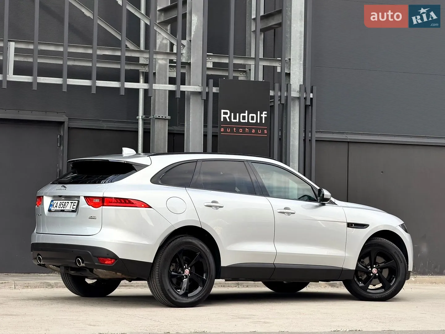 2017 Jaguar F-Pace - мініатюра 15