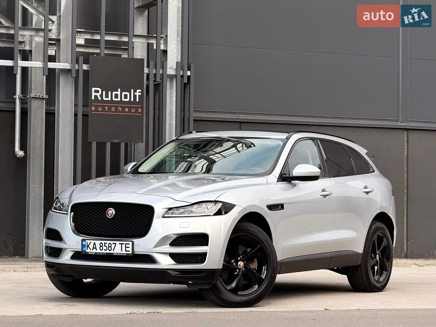 2017 Jaguar F-Pace - мініатюра 21