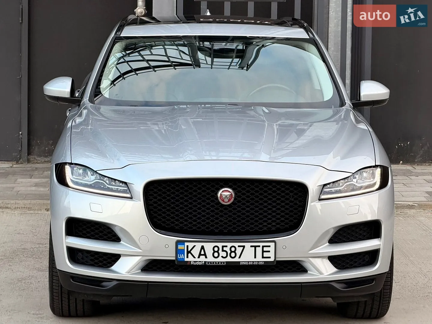 2017 Jaguar F-Pace - мініатюра 23