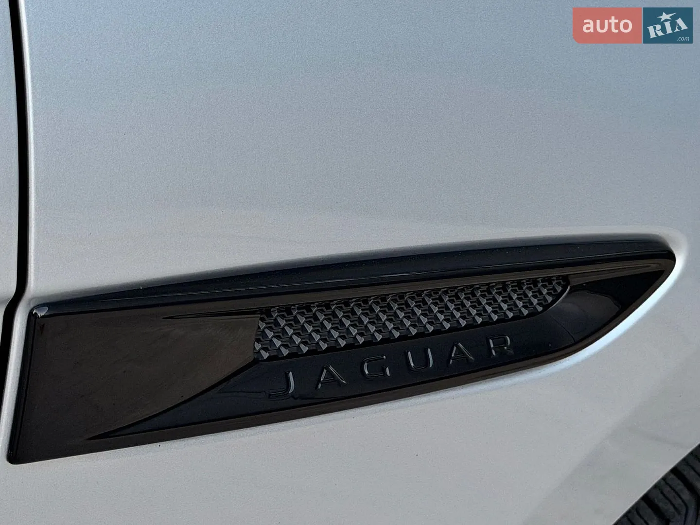 2017 Jaguar F-Pace - мініатюра 30