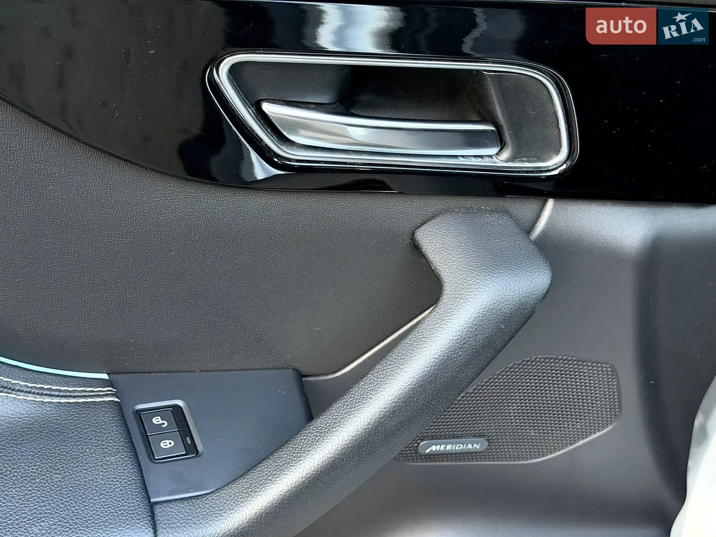 2017 Jaguar F-Pace - мініатюра 33