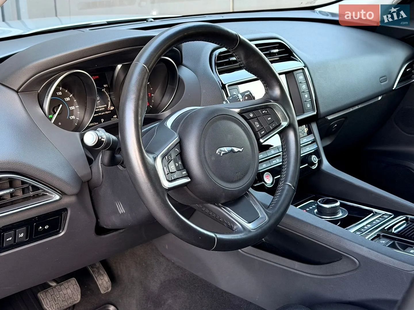 2017 Jaguar F-Pace - мініатюра 35