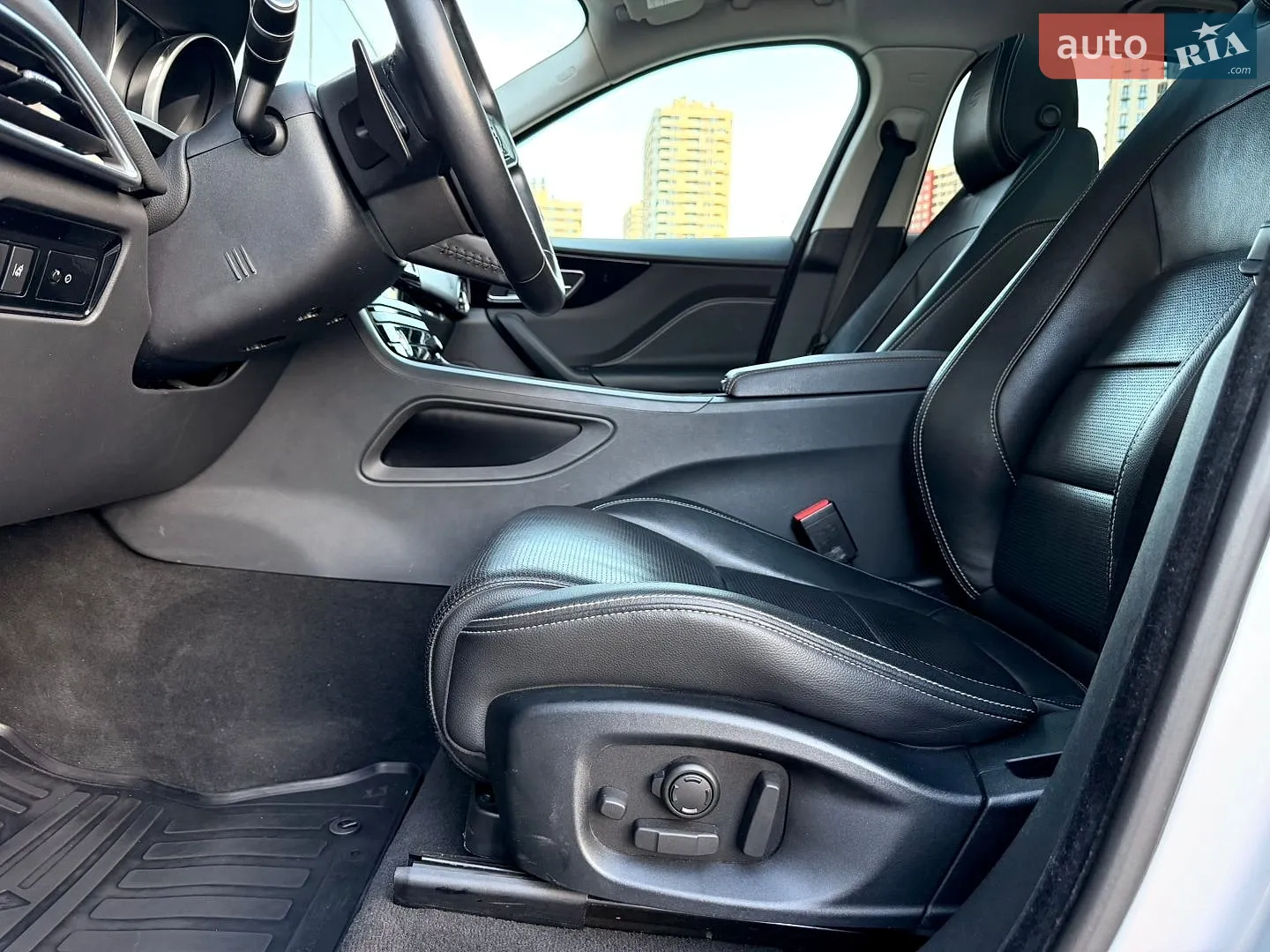 2017 Jaguar F-Pace - мініатюра 36