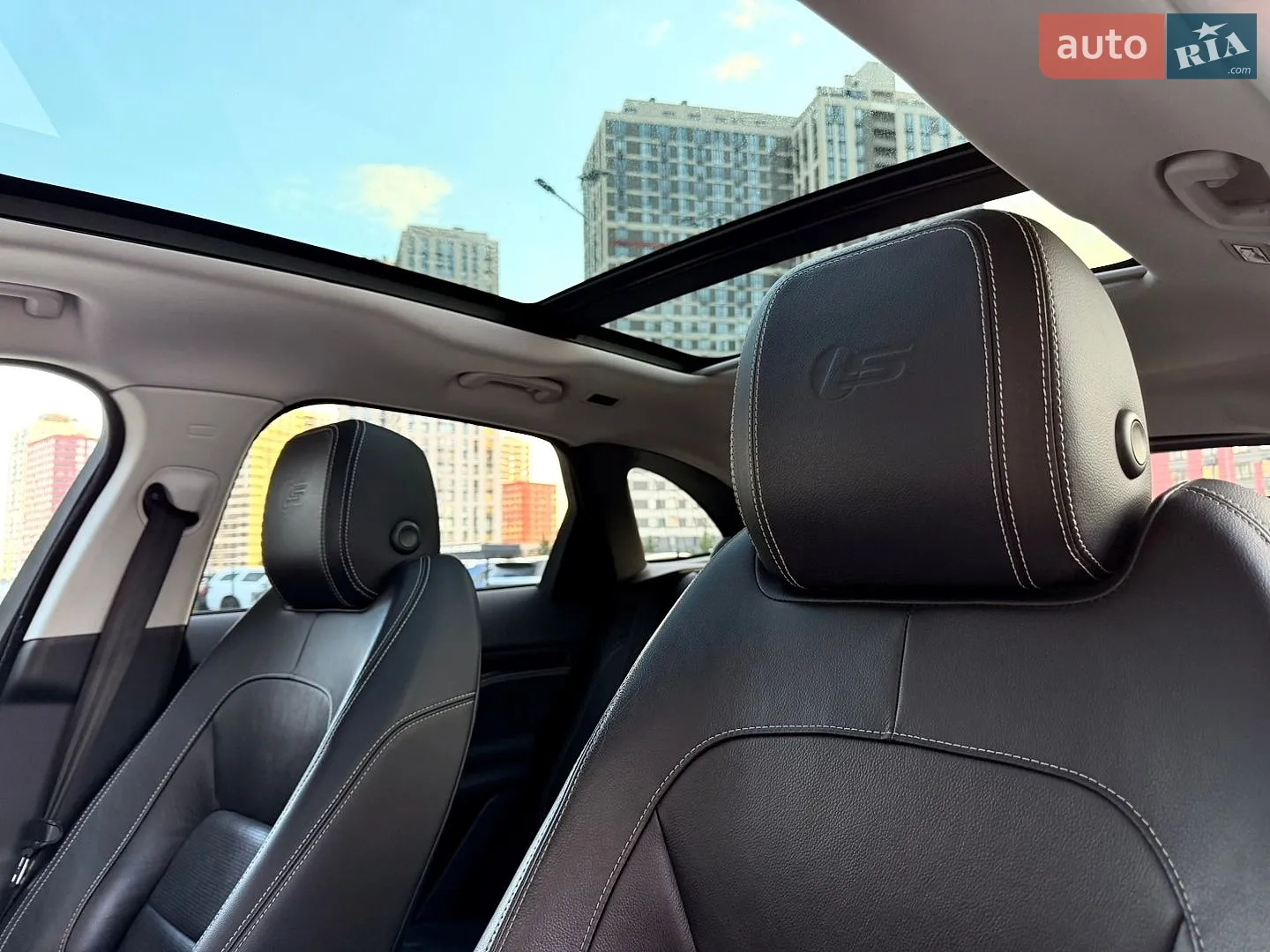 2017 Jaguar F-Pace - мініатюра 37