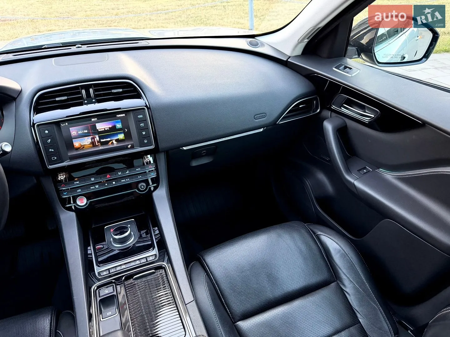 2017 Jaguar F-Pace - мініатюра 63
