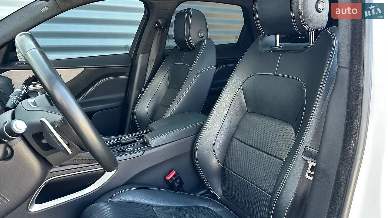 2017 Jaguar F-Pace - мініатюра 22
