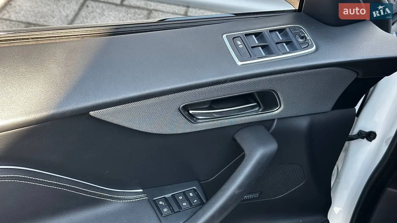 2017 Jaguar F-Pace - мініатюра 11