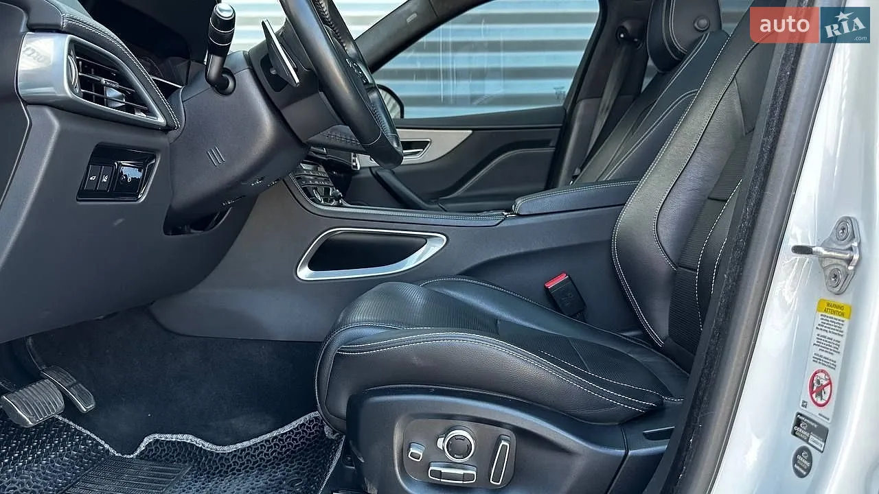 2017 Jaguar F-Pace - мініатюра 23