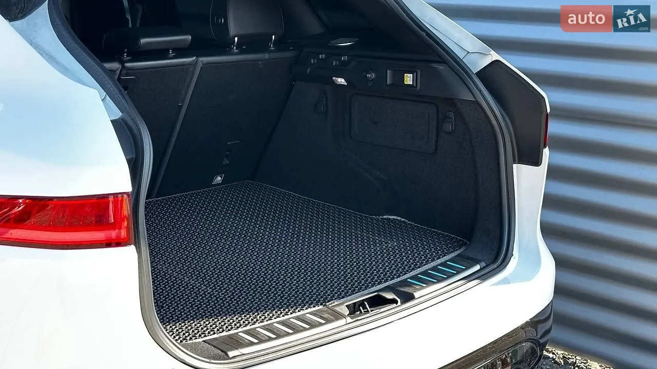 2017 Jaguar F-Pace - мініатюра 10