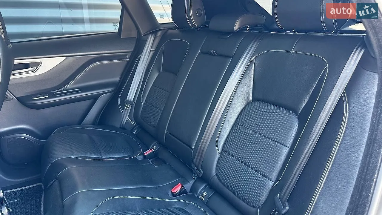 2017 Jaguar F-Pace - мініатюра 26