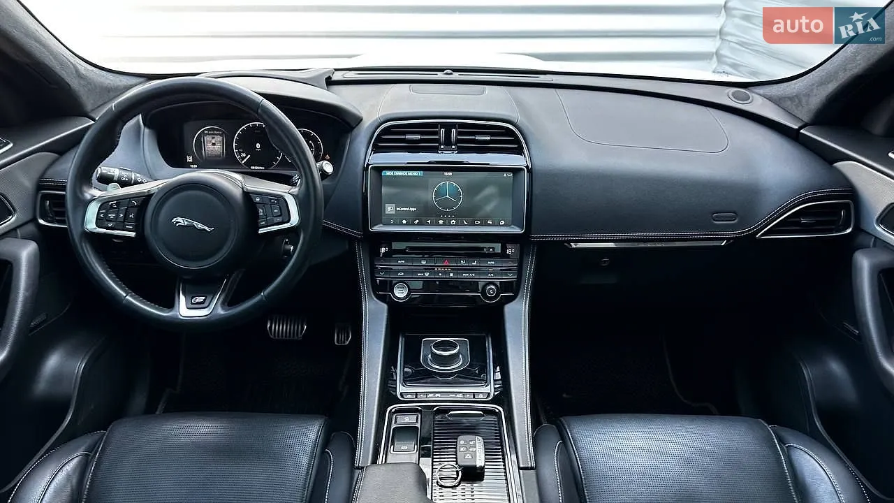 2017 Jaguar F-Pace - мініатюра 21