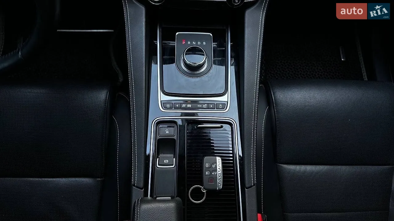 2017 Jaguar F-Pace - мініатюра 18
