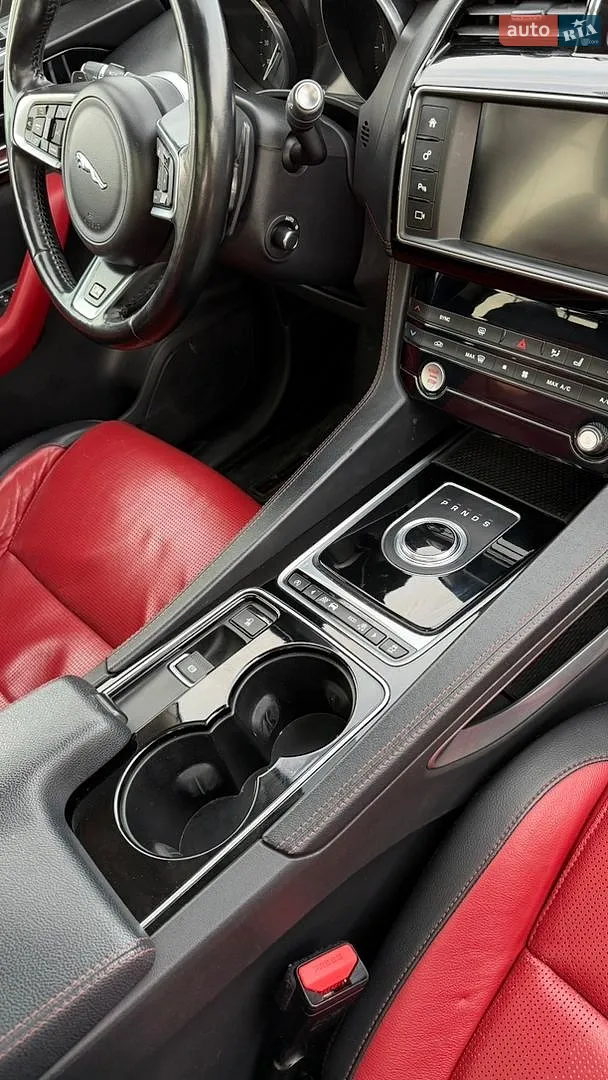 2016 Jaguar F-Pace - мініатюра 52