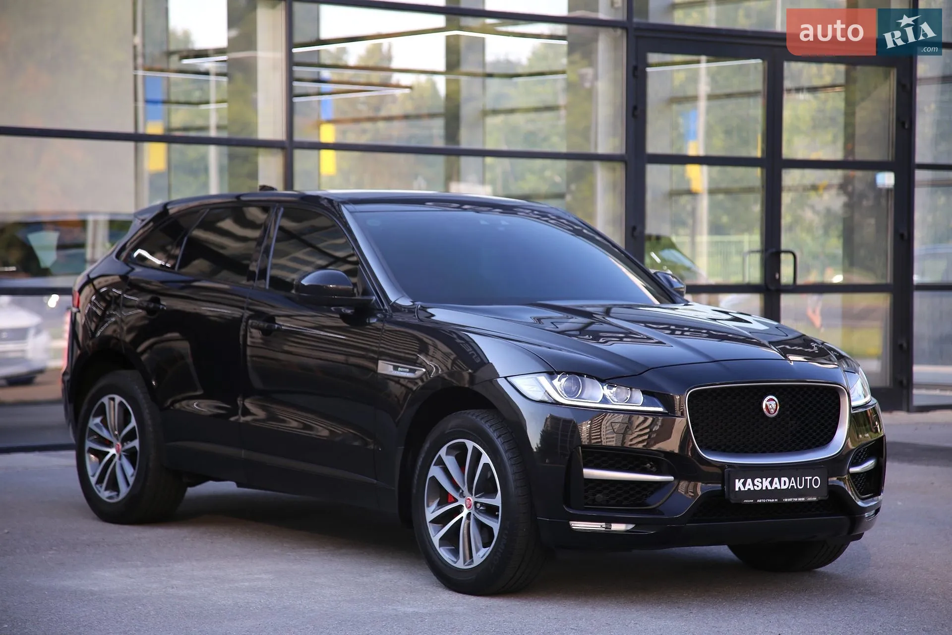 2017 Jaguar F-Pace - мініатюра 3