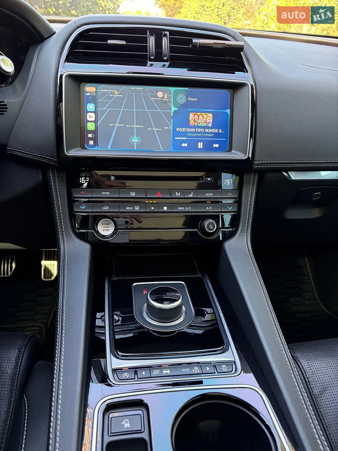 2017 Jaguar F-Pace - мініатюра 25