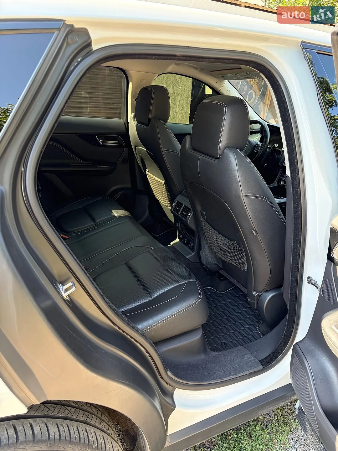 2017 Jaguar F-Pace - мініатюра 28