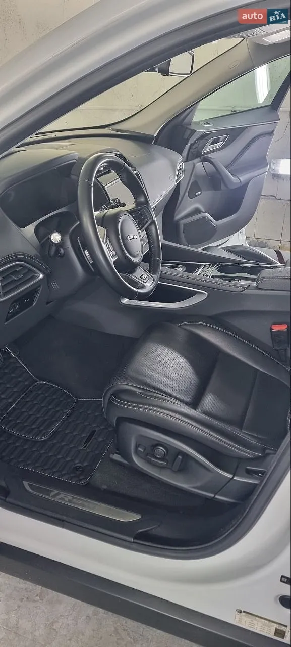 2017 Jaguar F-Pace - мініатюра 33