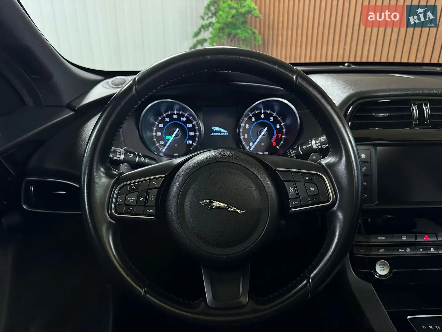 2016 Jaguar F-Pace - мініатюра 26