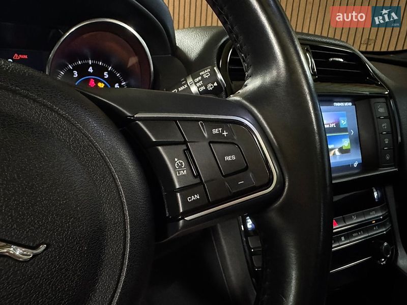 Внедорожник / Кроссовер Jaguar F-Pace 2016 в Киеве