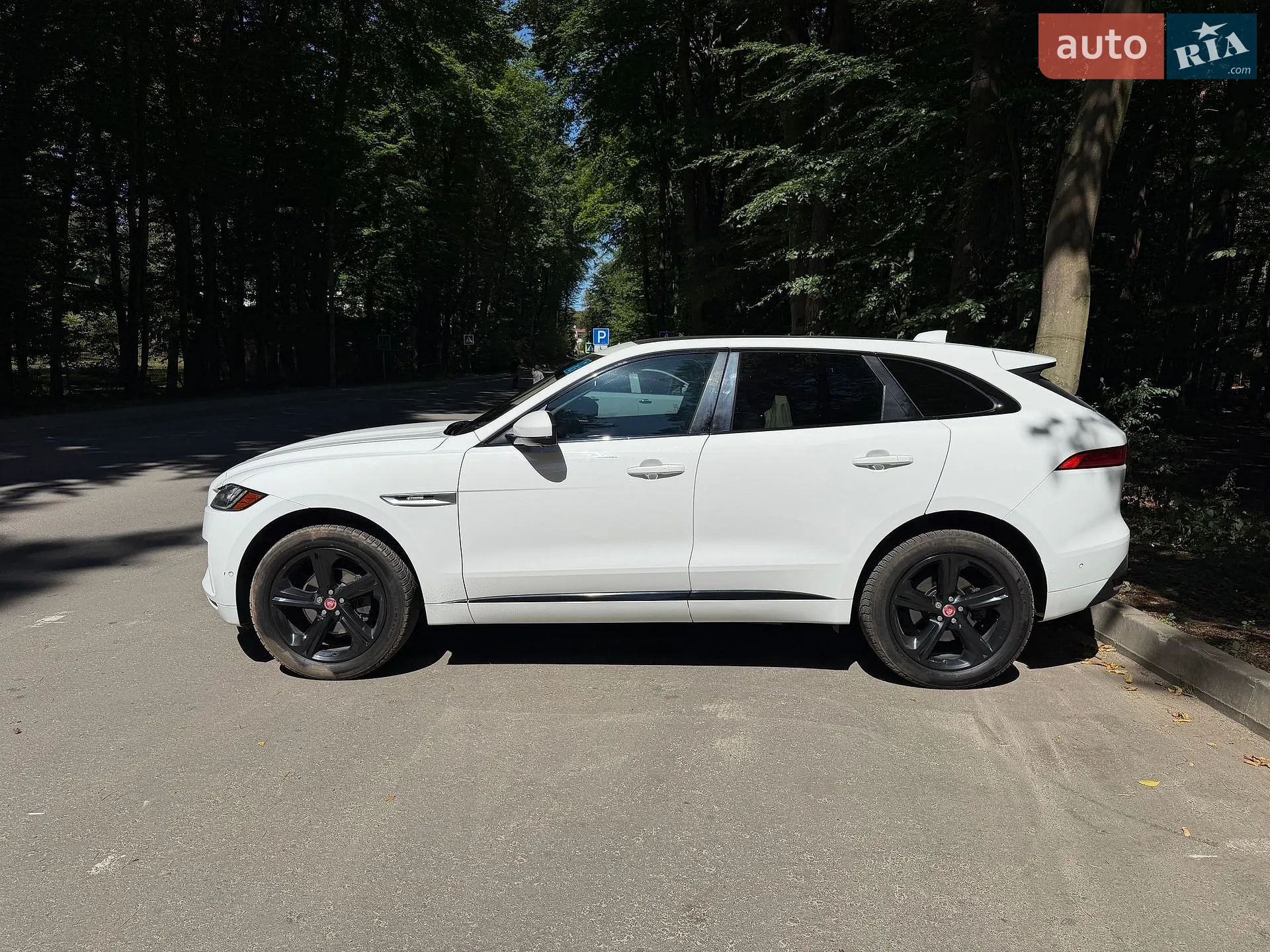 2017 Jaguar F-Pace - мініатюра 2