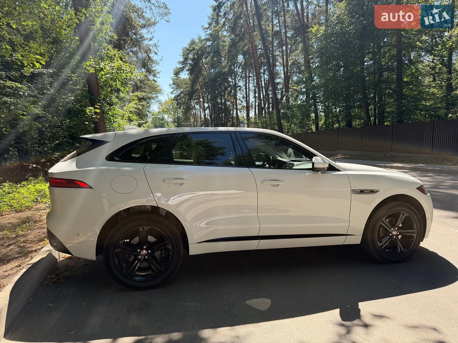 2017 Jaguar F-Pace - мініатюра 4