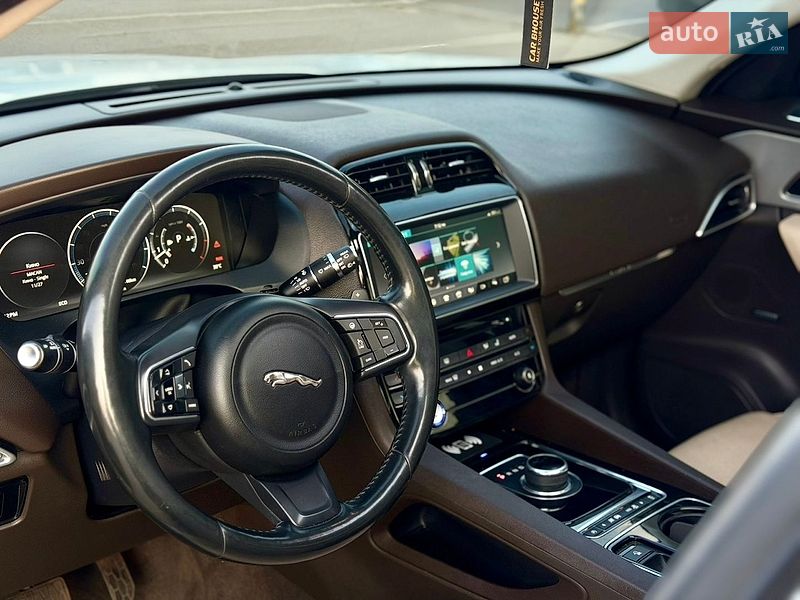 Внедорожник / Кроссовер Jaguar F-Pace 2016 в Киеве