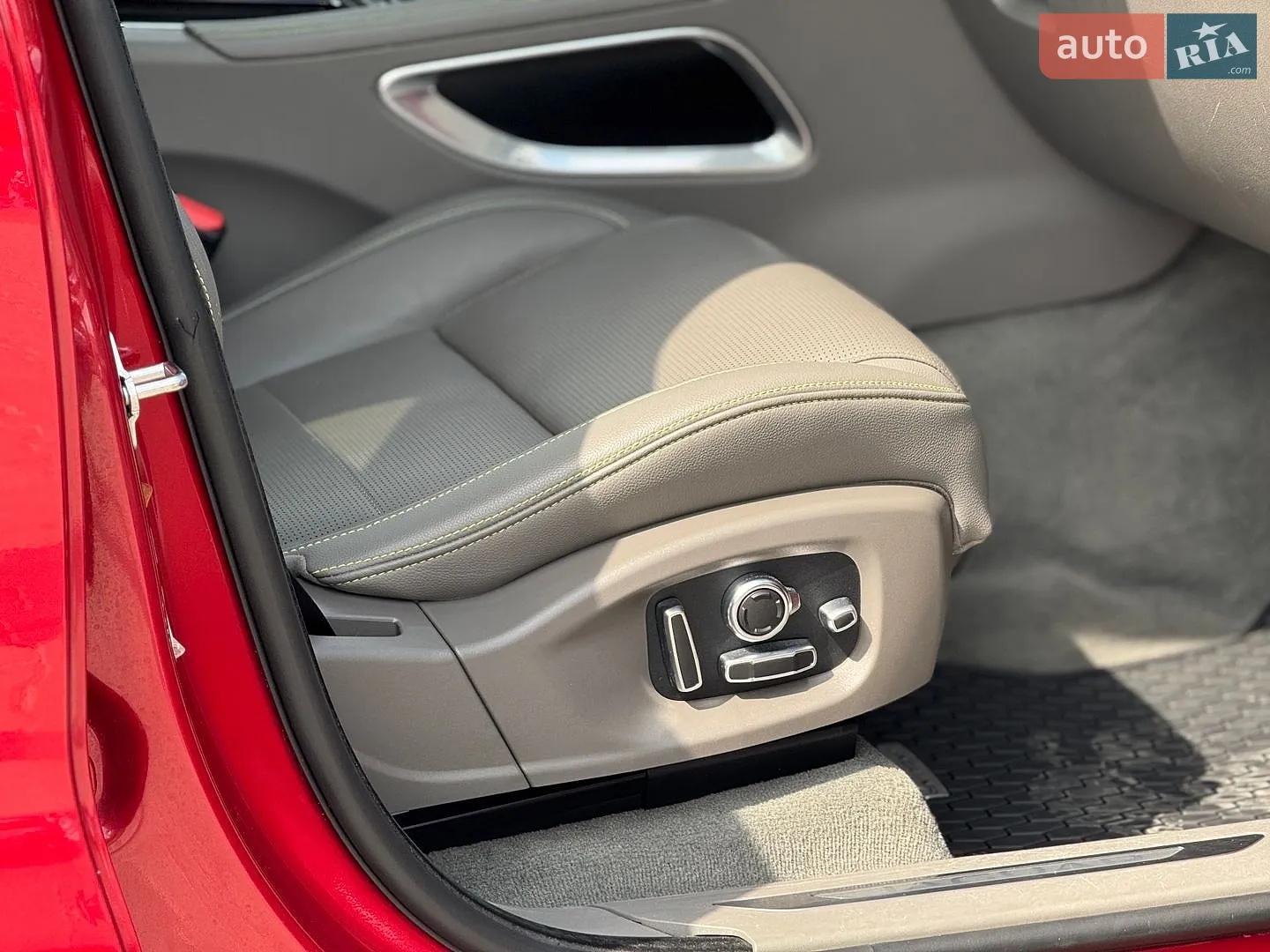 2018 Jaguar F-Pace - мініатюра 32