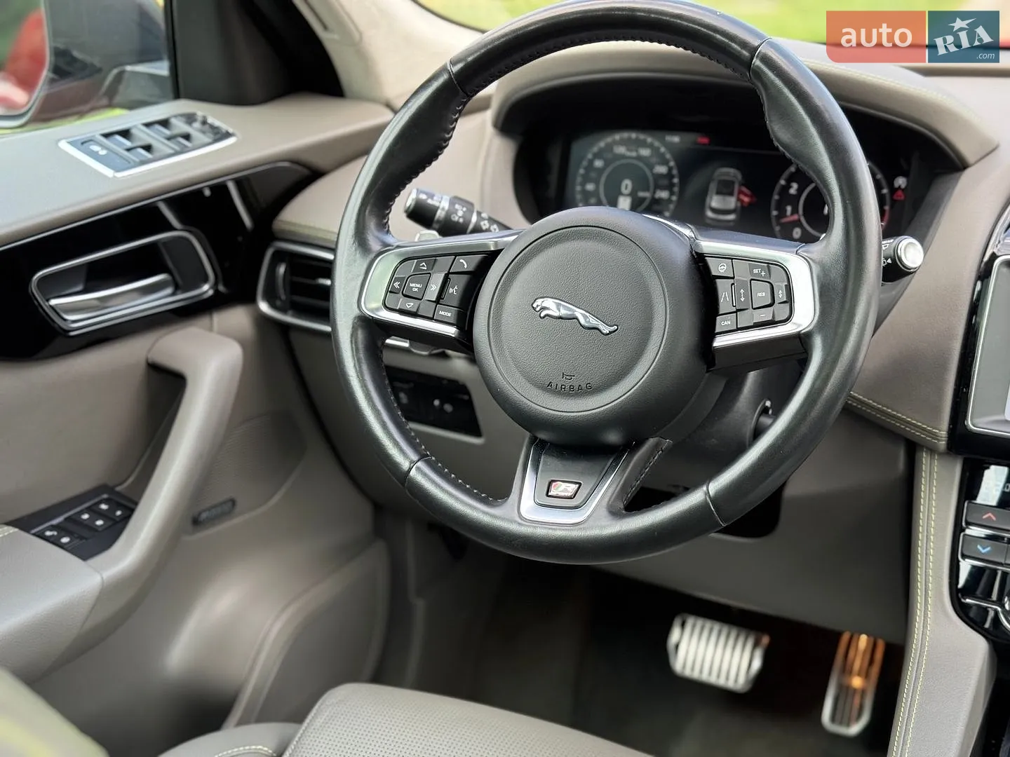 2018 Jaguar F-Pace - мініатюра 34