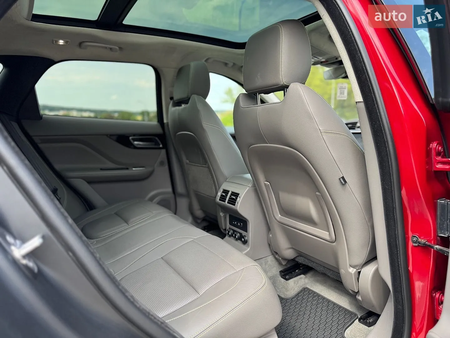 2018 Jaguar F-Pace - мініатюра 37