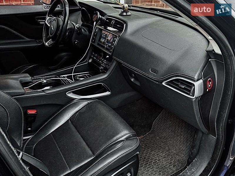 Внедорожник / Кроссовер Jaguar F-Pace 2016 в Киеве