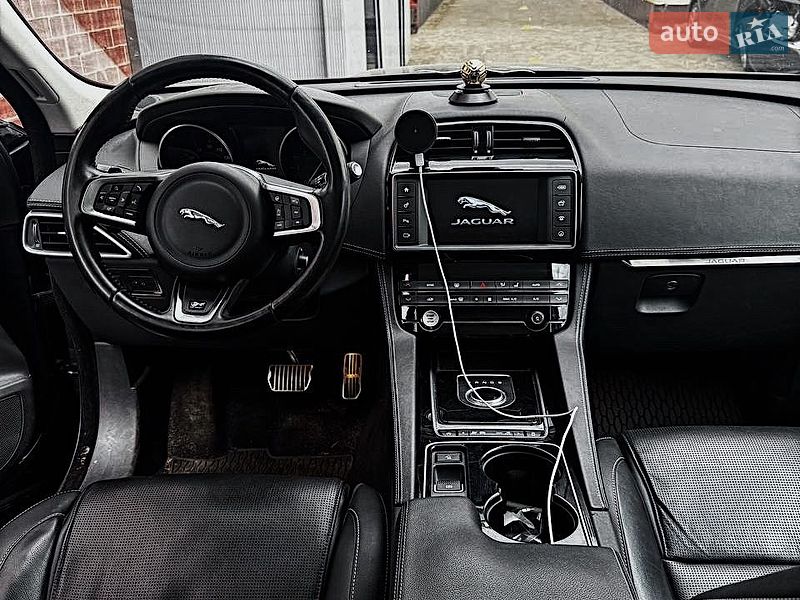 Внедорожник / Кроссовер Jaguar F-Pace 2016 в Киеве