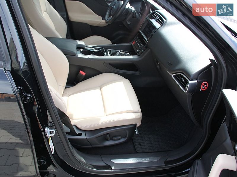 Внедорожник / Кроссовер Jaguar F-Pace 2016 в Нововолынске