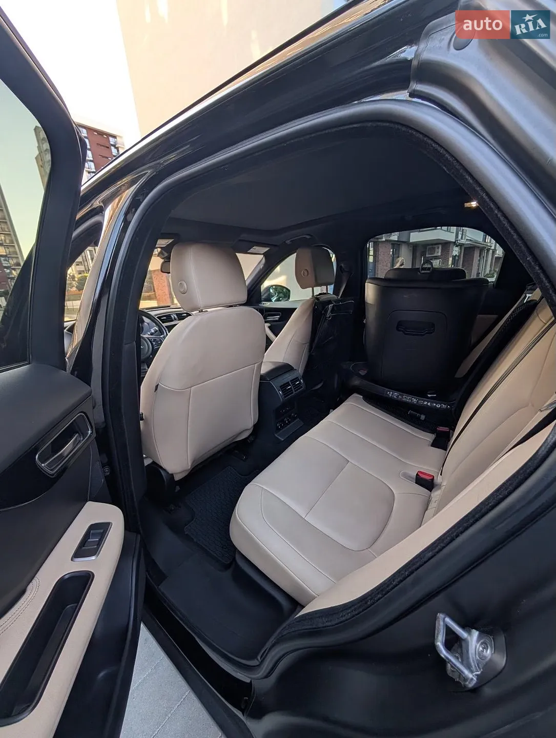 2017 Jaguar F-Pace - мініатюра 17