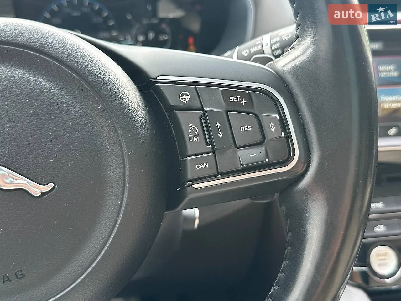 2016 Jaguar F-Pace - мініатюра 20