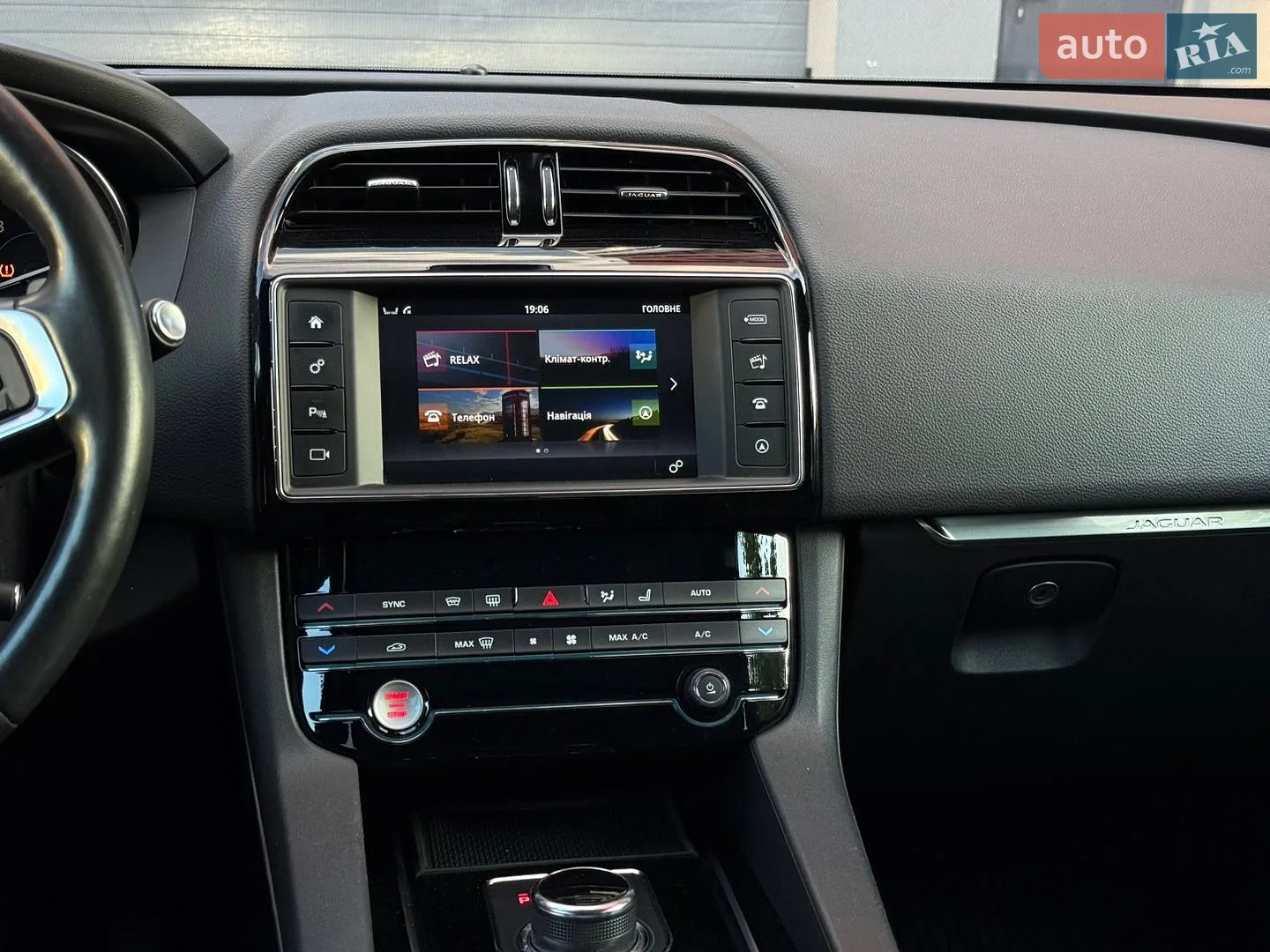 2018 Jaguar F-Pace - мініатюра 20