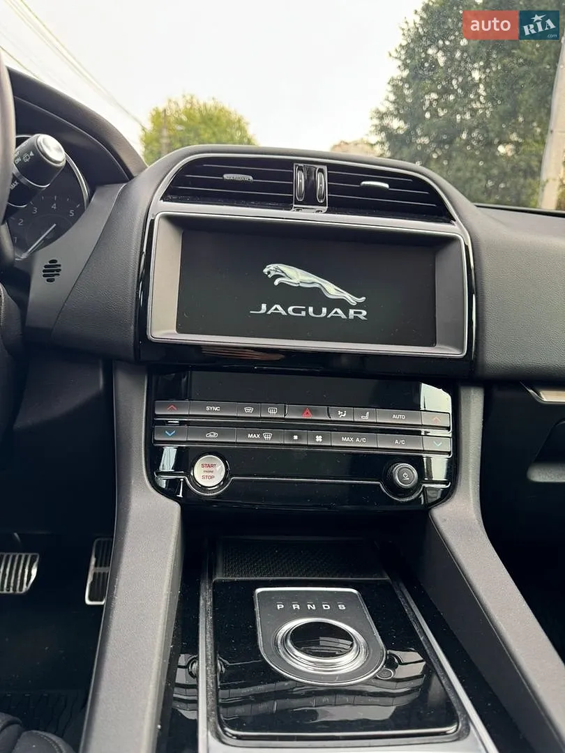 2018 Jaguar F-Pace - мініатюра 20