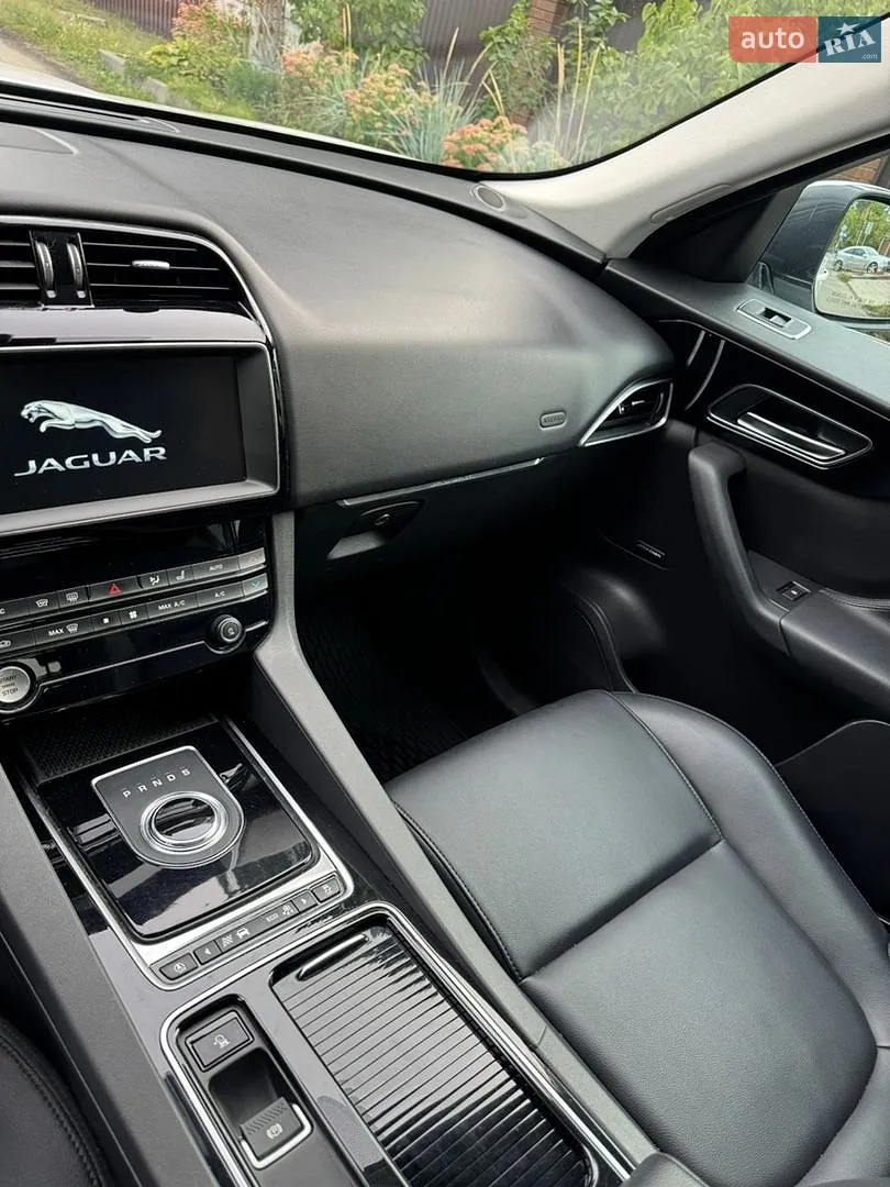 2018 Jaguar F-Pace - мініатюра 26