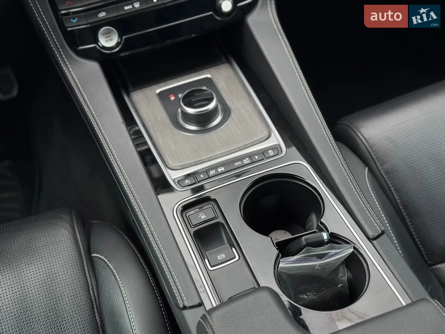 2016 Jaguar F-Pace - мініатюра 18
