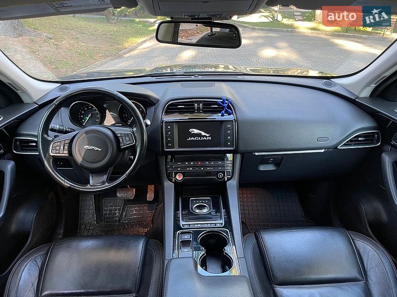 Внедорожник / Кроссовер Jaguar F-Pace 2016 в Новояворовске фото 15 Внедорожник / Кроссовер Jaguar F-Pace 2016 в Новояворовске