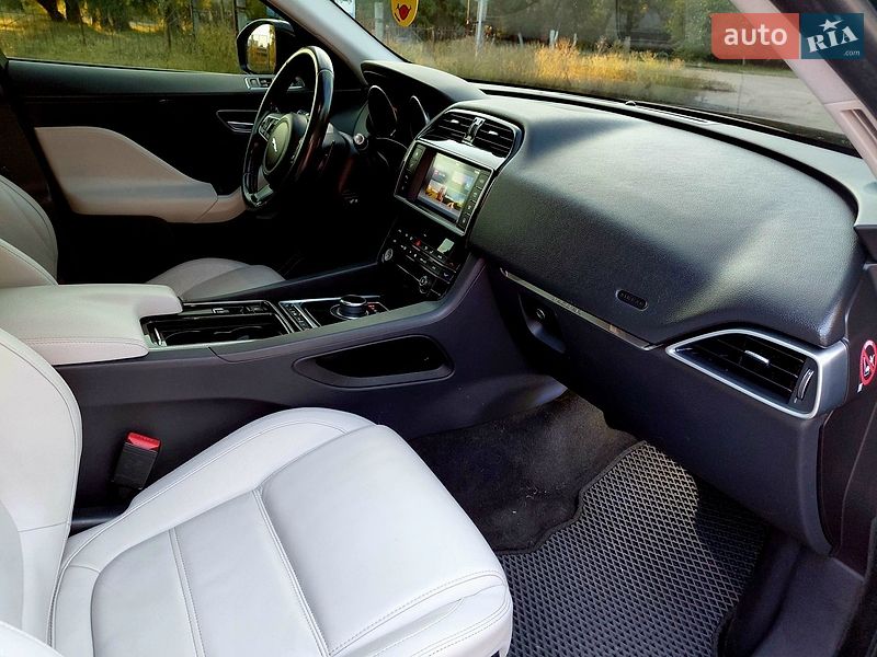 Внедорожник / Кроссовер Jaguar F-Pace 2016 в Чернигове