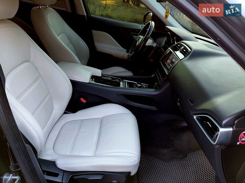 Внедорожник / Кроссовер Jaguar F-Pace 2016 в Чернигове