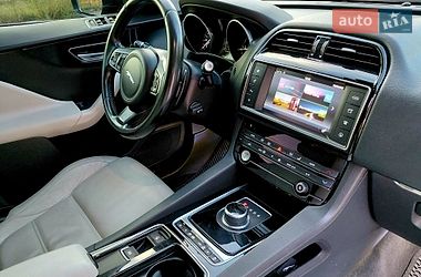 Внедорожник / Кроссовер Jaguar F-Pace 2016 в Чернигове
