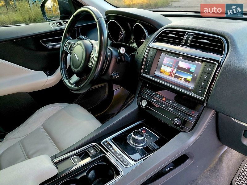 Внедорожник / Кроссовер Jaguar F-Pace 2016 в Чернигове