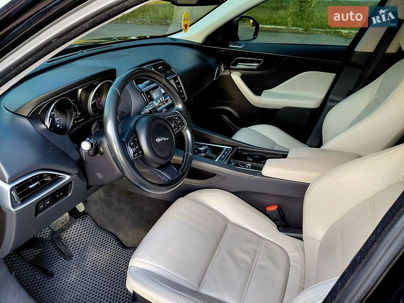 Внедорожник / Кроссовер Jaguar F-Pace 2016 в Чернигове