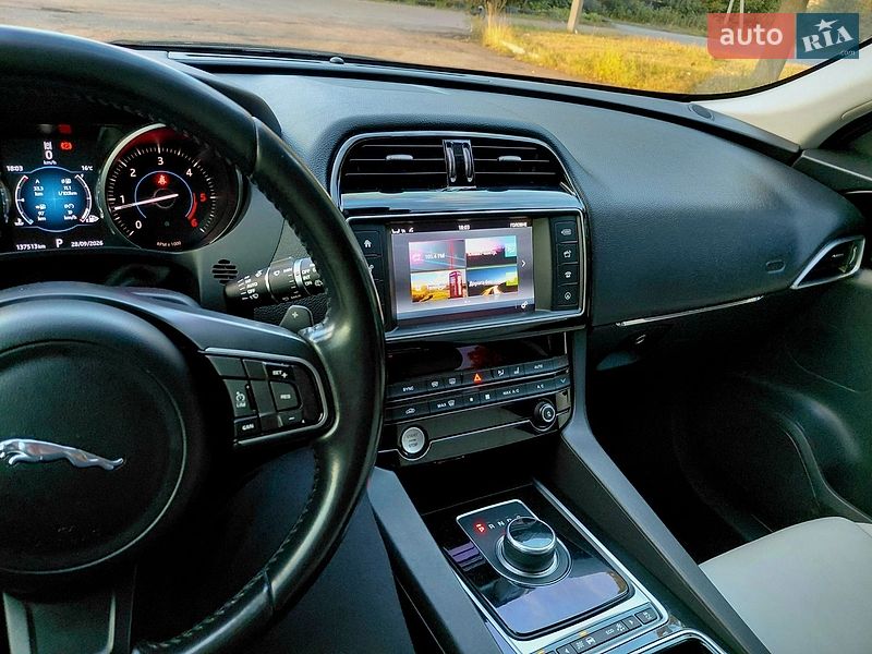 Внедорожник / Кроссовер Jaguar F-Pace 2016 в Чернигове