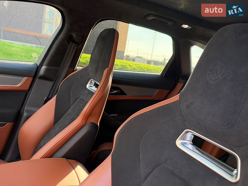 Внедорожник / Кроссовер Jaguar F-Pace 2024 в Киеве