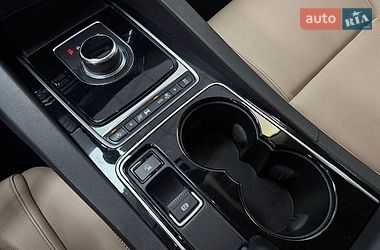 Внедорожник / Кроссовер Jaguar F-Pace 2016 в Киеве