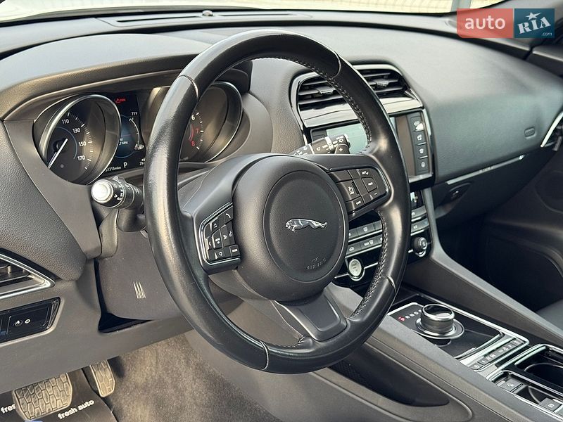Позашляховик / Кросовер Jaguar F-Pace 2018 в Рівному фото 17 Позашляховик / Кросовер Jaguar F-Pace 2018 в Рівному